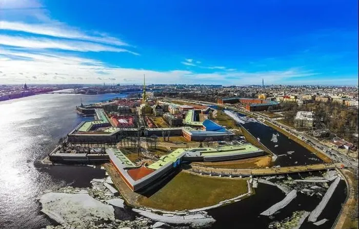 Framed Print : Beautifull aerial view of the Petropavlovsky fortress in sunny winter day Framed Print : Beautifull aerial view of the Petropavlovsky fortress in sunny winter day