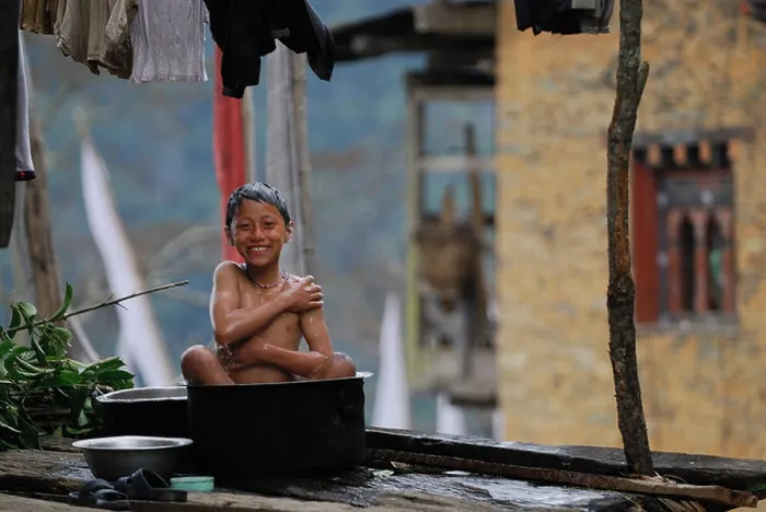 Framed Print : Bhutan, Trongsa District, Jigme Singye Wangchuck National Park, Korphu, daily life in the village, little boy bathing Framed Print : Bhutan, Trongsa District, Jigme Singye Wangchuck National Park, Korphu, daily life in the village, little boy bathing