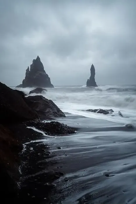 Framed Print : Black Sand Beach in Iceland. White waves crash onto the inky Icelandic shore Framed Print : Black Sand Beach in Iceland. White waves crash onto the inky Icelandic shore