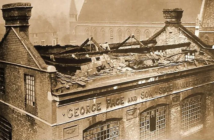 Framed Print : Bomb damage in Britain after the first attack by German Planes on Britain in the First World War Framed Print : Bomb damage in Britain after the first attack by German Planes on Britain in the First World War
