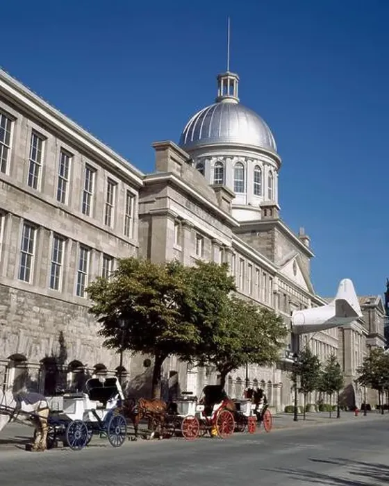 Framed Print : Bonsecours Market and horse-drawn carriage rides parked on Rue De la Commune street in summer Framed Print : Bonsecours Market and horse-drawn carriage rides parked on Rue De la Commune street in summer