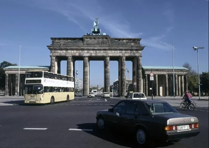 Framed Print : Brandenburg Gate with view from the west side to the street Unter den Linden in Berlin