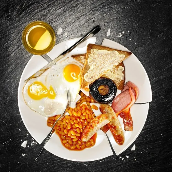Framed Print : A full breakfast containing bacon, eggs, sausage, baked beans, mushroom and toast Framed Print : A full breakfast containing bacon, eggs, sausage, baked beans, mushroom and toast