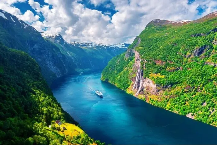 Framed Print : Breathtaking view of Sunnylvsfjorden fjord and famous Seven Sisters waterfalls, near Geiranger village in western Norway