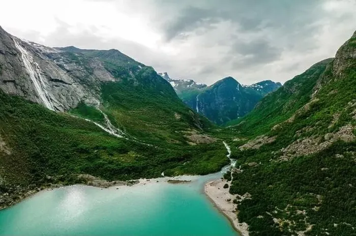 Framed Print : Briksdalsbreen is a glacier arm of Jostedalsbreen, and a lake, Briksdalsbre, Norway Framed Print : Briksdalsbreen is a glacier arm of Jostedalsbreen, and a lake, Briksdalsbre, Norway