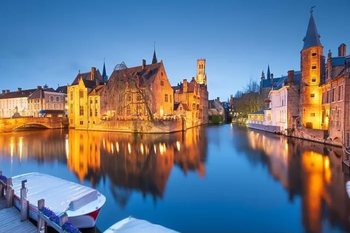 Framed Print : Bruges, Belgium night scene on the Rozenhoedkaai River Framed Print : Bruges, Belgium night scene on the Rozenhoedkaai River