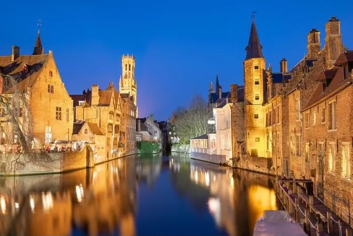 Framed Print : Bruges, Belgium night scene on the Rozenhoedkaai River Framed Print : Bruges, Belgium night scene on the Rozenhoedkaai River