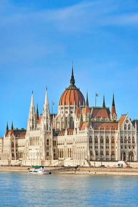 Framed Print : Budapest - Hungarian Parliament building, Hungary Framed Print : Budapest - Hungarian Parliament building, Hungary