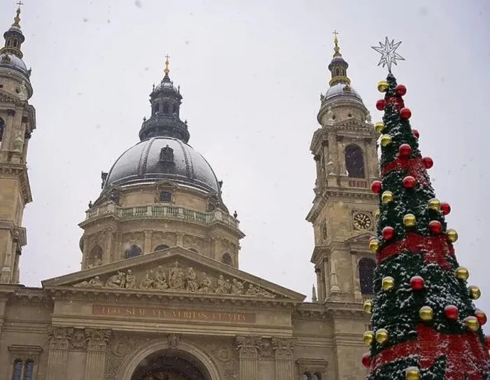 Framed Print : Budapest, Hungary - November 30, 2023: St.Stephen's basilica and Christmas tree Framed Print : Budapest, Hungary - November 30, 2023: St.Stephen's basilica and Christmas tree