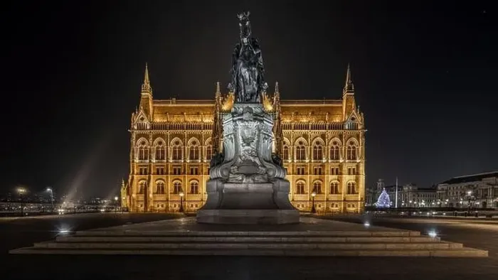 Framed Print : Budapest Parliament Night escape Framed Print : Budapest Parliament Night escape