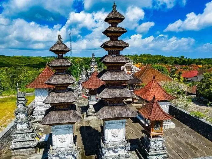 Framed Print : Buddhist temple in a small village in central Nusa Penida, Klungkung Regency, Indonesia Framed Print : Buddhist temple in a small village in central Nusa Penida, Klungkung Regency, Indonesia