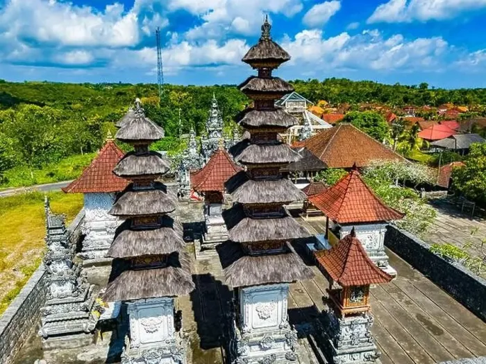 Framed Print : Buddhist temple in a small village in central Nusa Penida, Klungkung Regency, Indonesia Framed Print : Buddhist temple in a small village in central Nusa Penida, Klungkung Regency, Indonesia