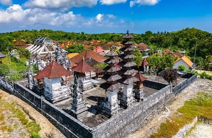 Framed Print : Buddhist temple in a small village in central Nusa Penida, Klungkung Regency, Indonesia Framed Print : Buddhist temple in a small village in central Nusa Penida, Klungkung Regency, Indonesia