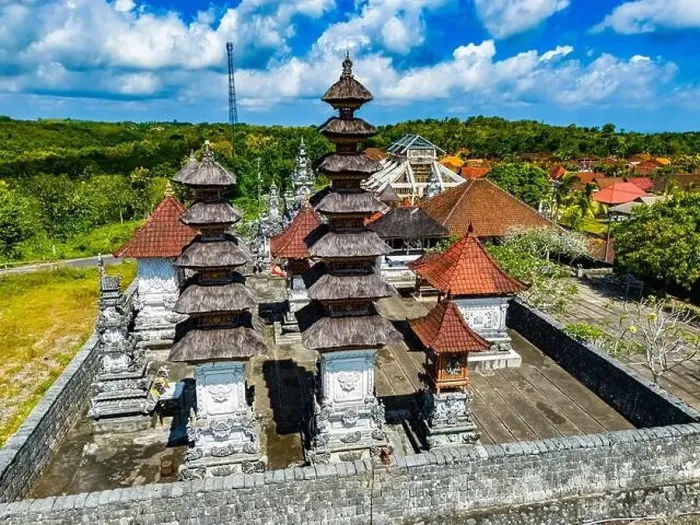 Framed Print : Buddhist temple in a small village in central Nusa Penida, Klungkung Regency, Indonesia Framed Print : Buddhist temple in a small village in central Nusa Penida, Klungkung Regency, Indonesia