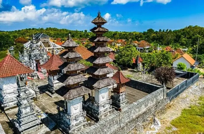 Framed Print : Buddhist temple in a small village in central Nusa Penida, Klungkung Regency, Indonesia Framed Print : Buddhist temple in a small village in central Nusa Penida, Klungkung Regency, Indonesia