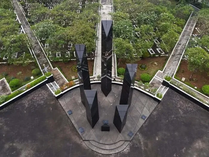 Framed Print : Bulak Kapal Heroes Cemetery (officially named Taman Makam Pahlawan Nasional Utama Bekasi) abbreviated as TMP Bekasi) Framed Print : Bulak Kapal Heroes Cemetery (officially named Taman Makam Pahlawan Nasional Utama Bekasi) abbreviated as TMP Bekasi)
