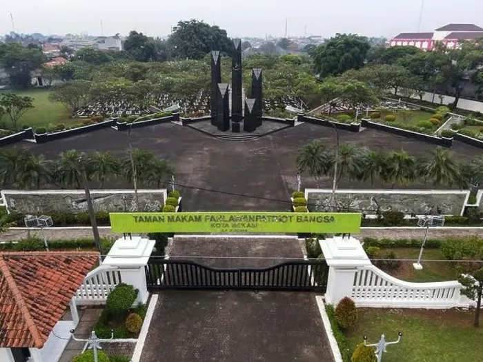 Framed Print : Bulak Kapal Heroes Cemetery (officially named Taman Makam Pahlawan Nasional Utama Bekasi) abbreviated as TMP Bekasi)