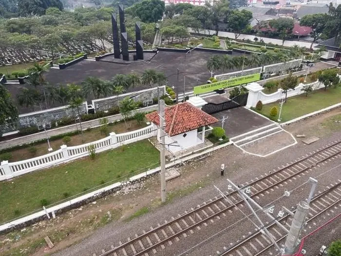 Framed Print : Bulak Kapal Heroes Cemetery (officially named Taman Makam Pahlawan Nasional Utama Bekasi) abbreviated as TMP Bekasi)