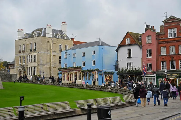 Framed Print : Busy street scene at Windsor town, Berkshire, England Framed Print : Busy street scene at Windsor town, Berkshire, England