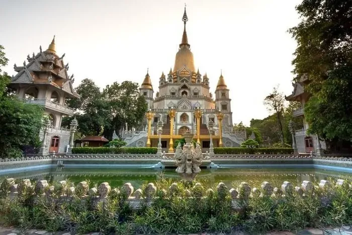 Framed Print : Buu Long Pagoda, District 9, Ho Chi Minh City Framed Print : Buu Long Pagoda, District 9, Ho Chi Minh City