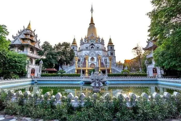 Framed Print : Buu Long Pagoda, District 9, Ho Chi Minh City Framed Print : Buu Long Pagoda, District 9, Ho Chi Minh City