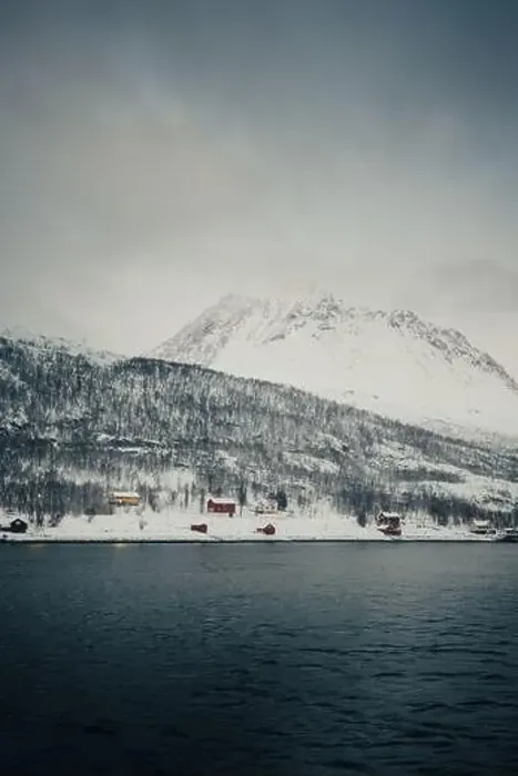 Framed Print : Cabins by the arctic ocean in winter in the snowy Lyngen Alps in Norway Framed Print : Cabins by the arctic ocean in winter in the snowy Lyngen Alps in Norway