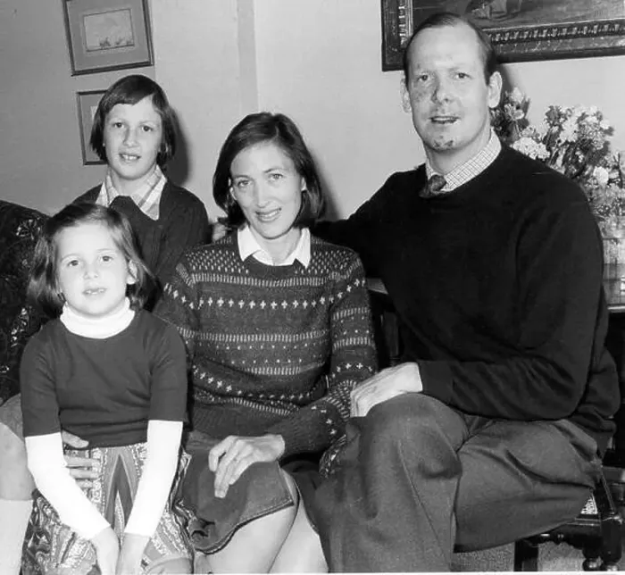 Framed Print : THE CAPTAIN OF HMS COVENTRY, CAPTAIN DAVID HART-DYKE AT HOME WITH HIS FAMILY AFTER HIS ORDEAL IN THE FALKLANDS Framed Print : THE CAPTAIN OF HMS COVENTRY, CAPTAIN DAVID HART-DYKE AT HOME WITH HIS FAMILY AFTER HIS ORDEAL IN THE FALKLANDS