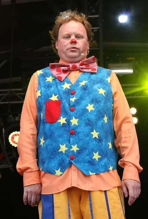 Framed Print : CBeebies star Mr Tumble - aka Justin Fletcher - at Camp Bestival, Lulworth Castle, Dorset - August 3rd 2013 Credit: KEITH MAYHEW / Alamy Live News Framed Print : CBeebies star Mr Tumble - aka Justin Fletcher - at Camp Bestival, Lulworth Castle, Dorset - August 3rd 2013 Credit: KEITH MAYHEW / Alamy Live News
