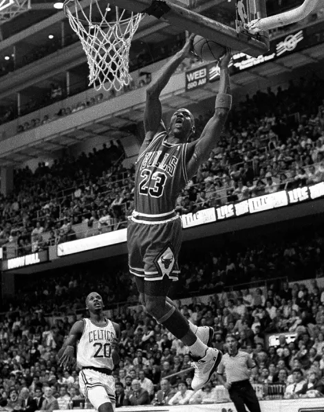 マイケルジョーダン BULLS マトリョーシカ Chicago Bulls Michael Jordan in action at the Boston Garden. Art