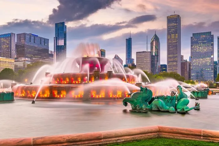 Framed Print : Chicago, Illinois, USA skyline from Buckingham Fountain at dusk Framed Print : Chicago, Illinois, USA skyline from Buckingham Fountain at dusk