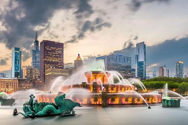 Chicago, Illinois, USA skyline and park at dusk