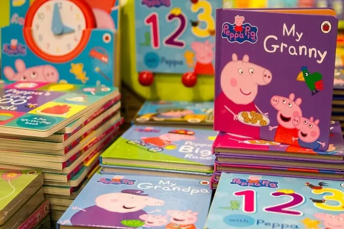 Framed Print : Childrens books, kids books, kid, child Peppa Pig books on Display in a bookshop, London UK childhood, education concept Framed Print : Childrens books, kids books, kid, child Peppa Pig books on Display in a bookshop, London UK childhood, education concept