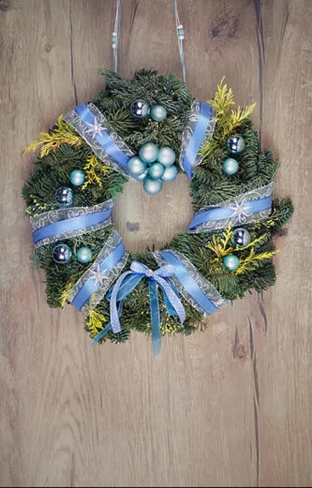 Framed Print : Christmas wreath with purple and silver decorations on wooden door, space for your text Framed Print : Christmas wreath with purple and silver decorations on wooden door, space for your text