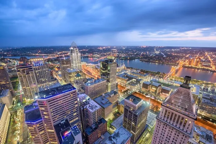 Framed Print : Cincinnati, Ohio, USA cityscape at twilight Framed Print : Cincinnati, Ohio, USA cityscape at twilight