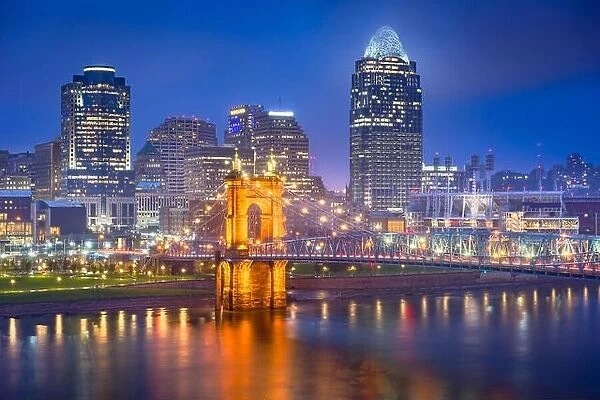 Cincinnati, Ohio, USA skyline on the river at night