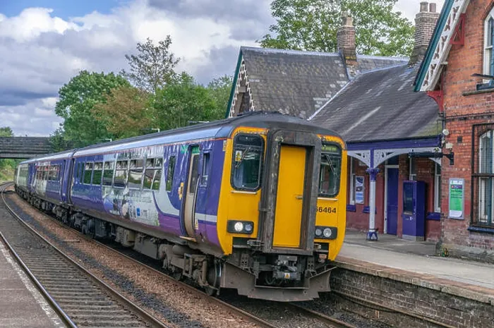 Framed Print : Class 156 Super Sprinter at Sankey station Framed Print : Class 156 Super Sprinter at Sankey station