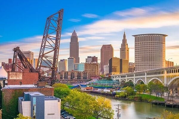 Cleveland, Ohio, USA city skyline over the Cuyahoga River