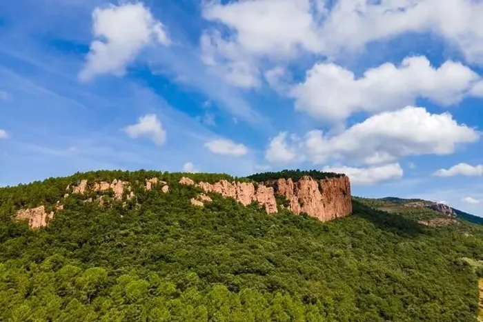 Framed Print : Cliffs over Bagnols-en-Foret, in Massif des Maures, Var, France Framed Print : Cliffs over Bagnols-en-Foret, in Massif des Maures, Var, France