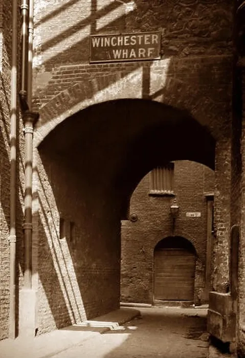 Framed Print : Clink Street, leading to Winchester Wharf, London, early 1900s Framed Print : Clink Street, leading to Winchester Wharf, London, early 1900s