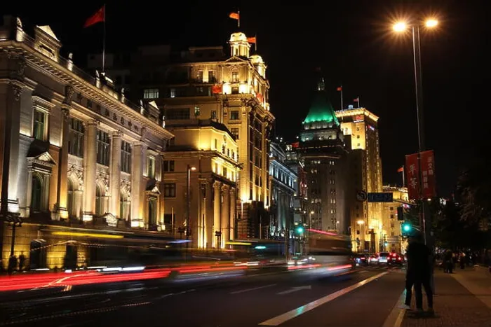 Framed Print : Colonial buildings on the Bund in Shanghai, China Framed Print : Colonial buildings on the Bund in Shanghai, China
