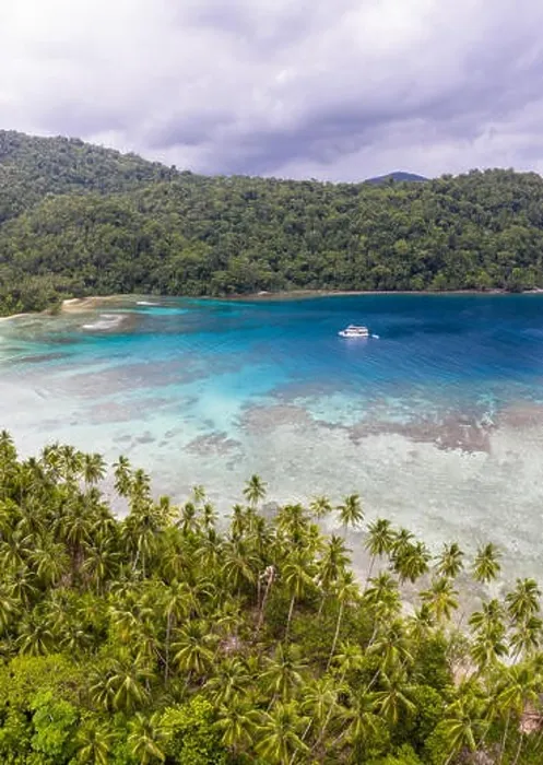 Framed Print : A coral reef surrounds idyllic islands near New Britain in Papua New Guinea. This area is part of the Coral Triangle due to its biodiversity Framed Print : A coral reef surrounds idyllic islands near New Britain in Papua New Guinea. This area is part of the Coral Triangle due to its biodiversity