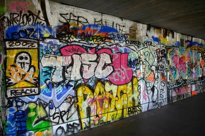 Framed Print : crime criminal damage art tags tagging southbank london underneath hayward gallery skateboard area graffiti city Framed Print : crime criminal damage art tags tagging southbank london underneath hayward gallery skateboard area graffiti city