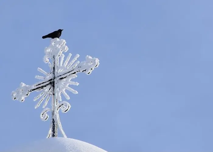 Framed Print : A crow on the cross of the church, Sainte-Apolline, Québec, Canada Framed Print : A crow on the cross of the church, Sainte-Apolline, Québec, Canada