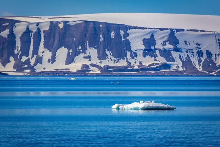 Framed Print : cruising on Svalbard between Spitsbergen and Nordaustlandet anlong with some small icebergs Framed Print : cruising on Svalbard between Spitsbergen and Nordaustlandet anlong with some small icebergs