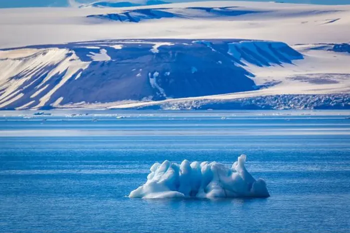 Framed Print : cruising on Svalbard between Spitsbergen and Nordaustlandet anlong with some small icebergs Framed Print : cruising on Svalbard between Spitsbergen and Nordaustlandet anlong with some small icebergs