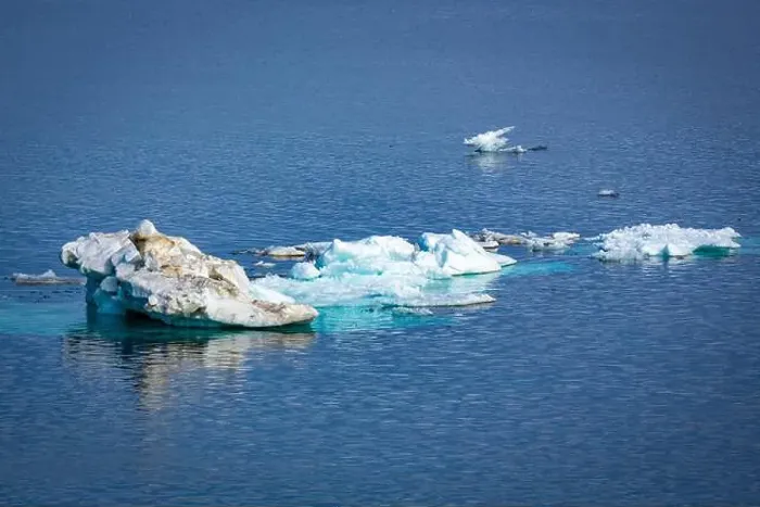 Framed Print : cruising on Svalbard between Spitsbergen and Nordaustlandet anlong with some small icebergs Framed Print : cruising on Svalbard between Spitsbergen and Nordaustlandet anlong with some small icebergs
