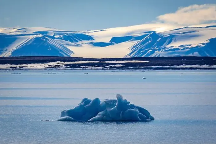 Framed Print : cruising on Svalbard between Spitsbergen and Nordaustlandet anlong with some small icebergs Framed Print : cruising on Svalbard between Spitsbergen and Nordaustlandet anlong with some small icebergs