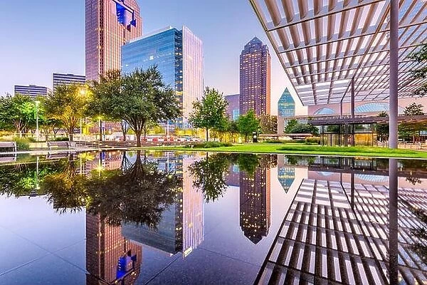 Dallas, Texas, USA downtown plaza and skyline