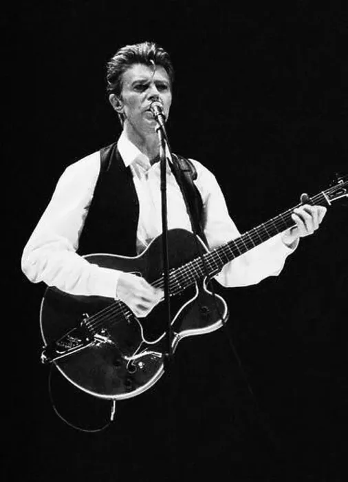 Framed Print : David Bowie in concert on the Sound & Vision Tour in 1990 Italy Framed Print : David Bowie in concert on the Sound & Vision Tour in 1990 Italy