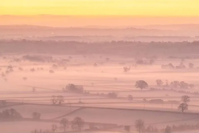Framed Print : Dawn over the mist shrouded countryside of the Somerset Levels in winter Framed Print : Dawn over the mist shrouded countryside of the Somerset Levels in winter